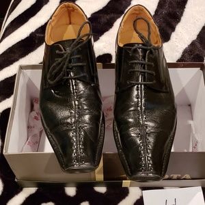 Dress shoes